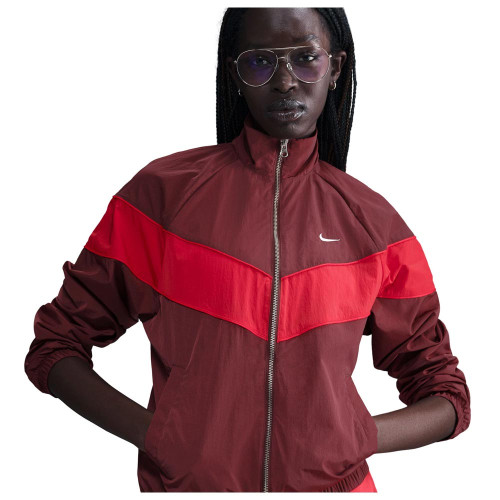 Nike Γυναικείο αντιανεμικό μπουφάν Windrunner